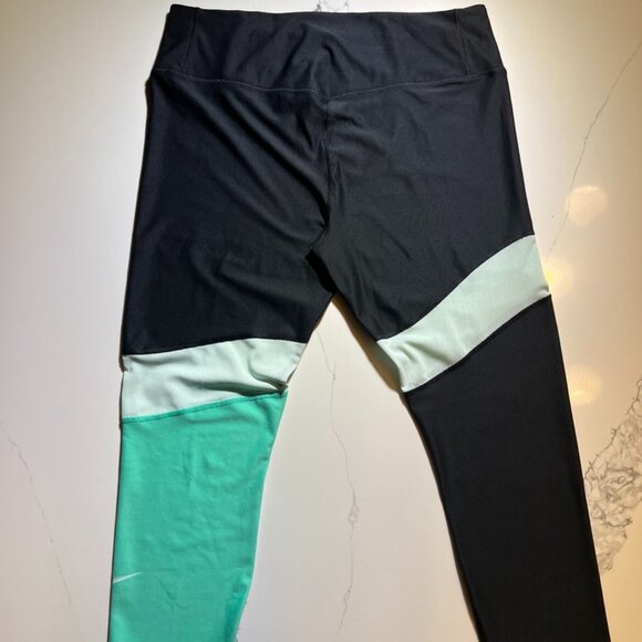 NWOT - Nike - Power Crop Leggings - Black / Green / White - Size 16 - Picture 8 of 15